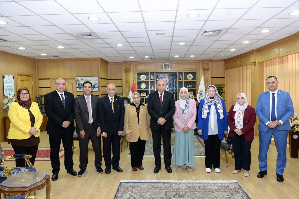 Mansoura University receives a delegation from the Measurement and Evaluation Center at the Ministry of Higher Education to receive the projects of the sixth session